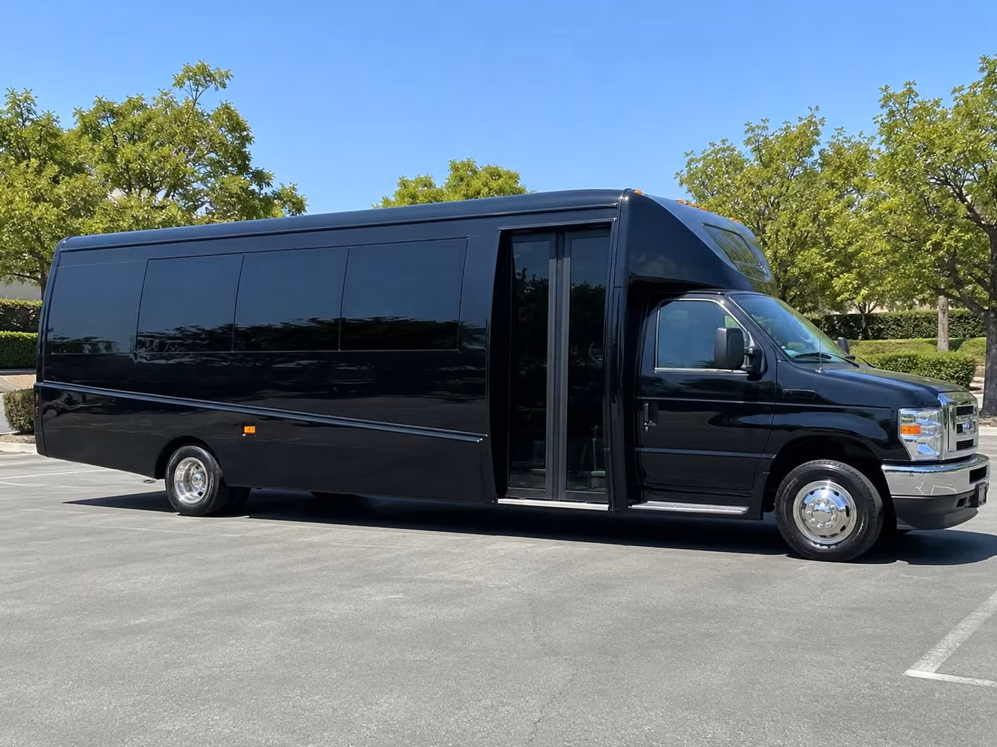upland 15 passenger minibus rental
